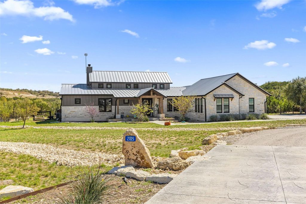 2105 Legacy Hills DR, Johnson City, TX 78636