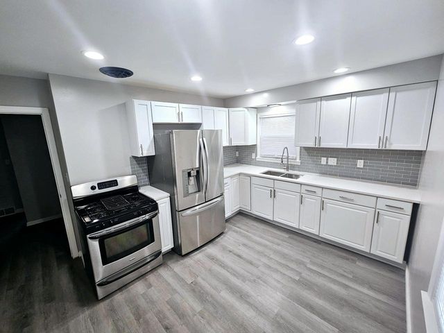 3153 S 39th STREET, Milwaukee, WI 53215