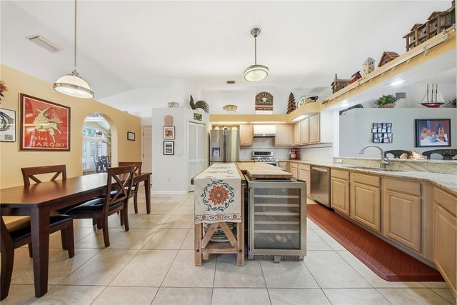 10005 KATIE COURT, Tampa, FL 33647