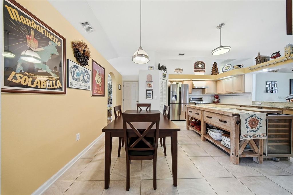 Image 15 of property listing at 10005 KATIE COURT, Tampa, FL 33647