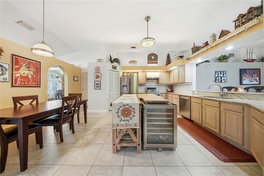 Image 17 of property listing at 10005 KATIE COURT, Tampa, FL 33647