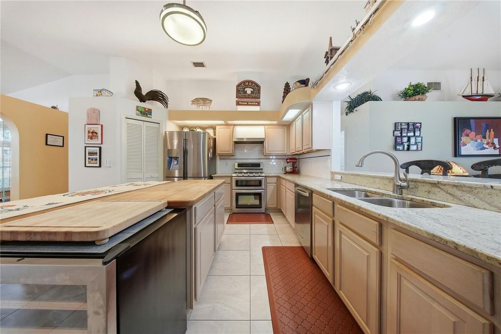 Image 19 of property listing at 10005 KATIE COURT, Tampa, FL 33647