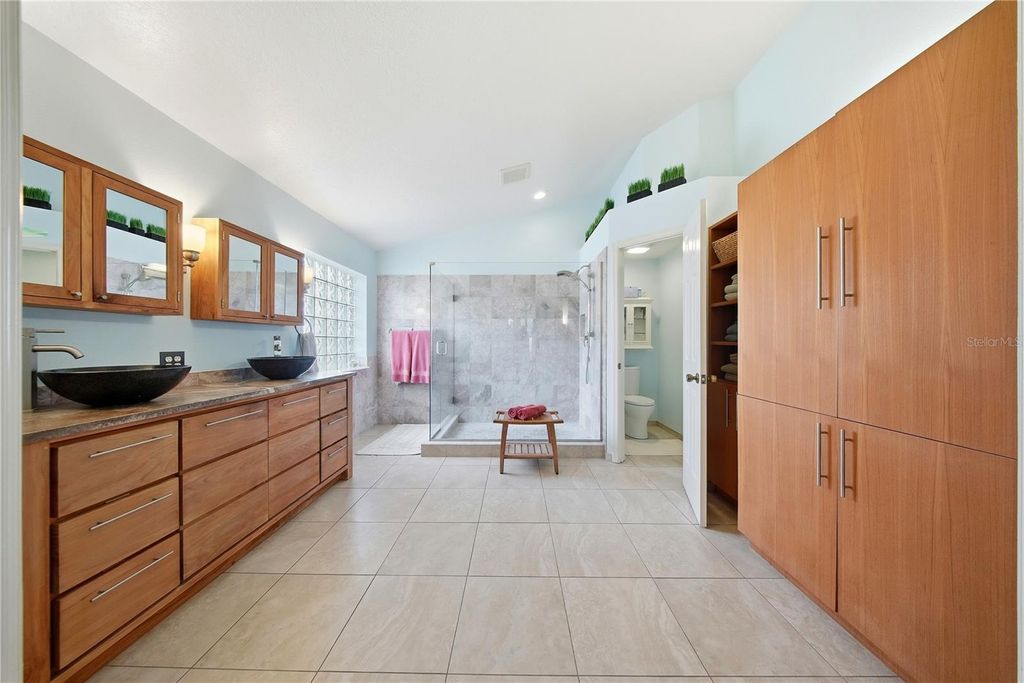 Image 33 of property listing at 10005 KATIE COURT, Tampa, FL 33647