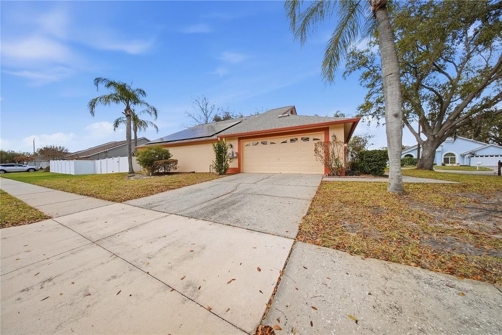 Image 5 of property listing at 10005 KATIE COURT, Tampa, FL 33647