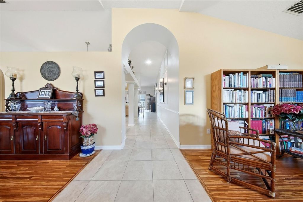 Image 7 of property listing at 10005 KATIE COURT, Tampa, FL 33647