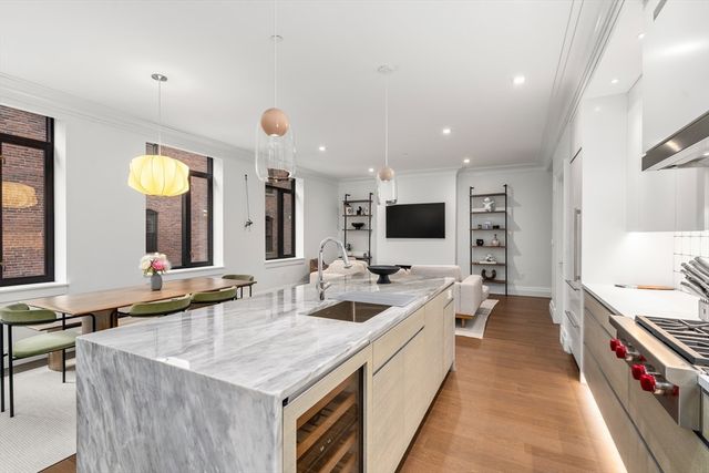 45 Temple St 102, Boston, MA 02114