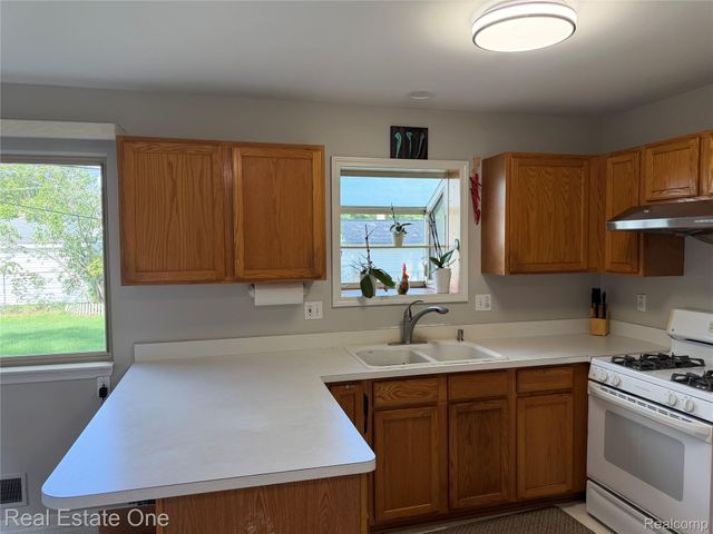 29178 Roycroft Street, Livonia, MI 48154