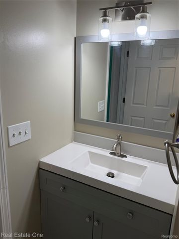 29178 Roycroft Street, Livonia, MI 48154