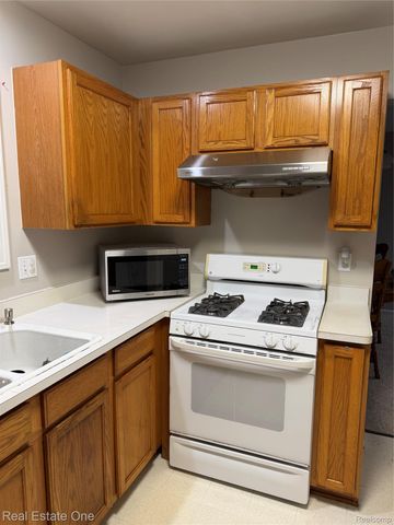 29178 Roycroft Street, Livonia, MI 48154