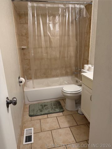 2224 E 66th Place 1208, Tulsa, OK 74136