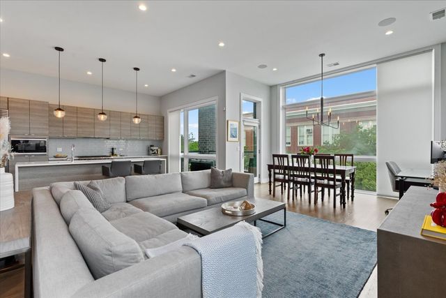 2145 W Augusta Boulevard 3PH, Chicago, IL 60622