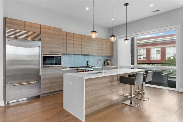 2145 W Augusta Boulevard 3PH, Chicago, IL 60622