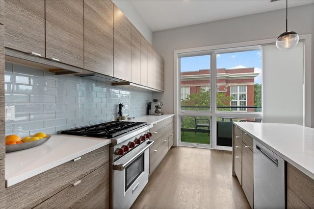 2145 W Augusta Boulevard 3PH, Chicago, IL 60622