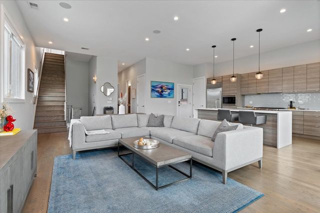 2145 W Augusta Boulevard 3PH, Chicago, IL 60622