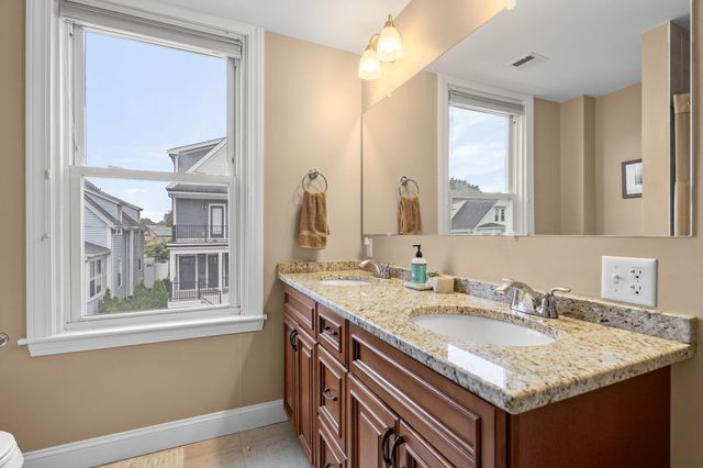 33 Cohasset St 2, Boston, MA 02131