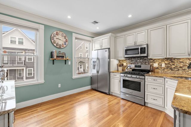 33 Cohasset St 2, Boston, MA 02131
