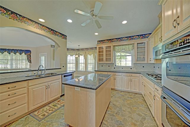 2120 Hohenwalde School RD, Brenham, TX 77833