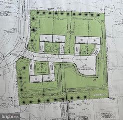 PLAZA DR, Boiling Springs, PA 17007