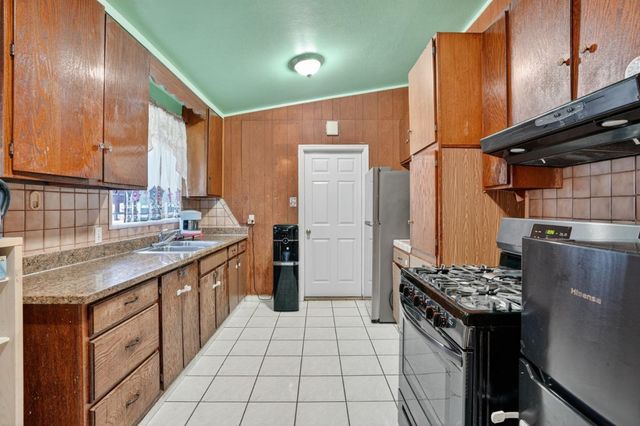 2509 Illinois Street, East Palo Alto, CA 94303