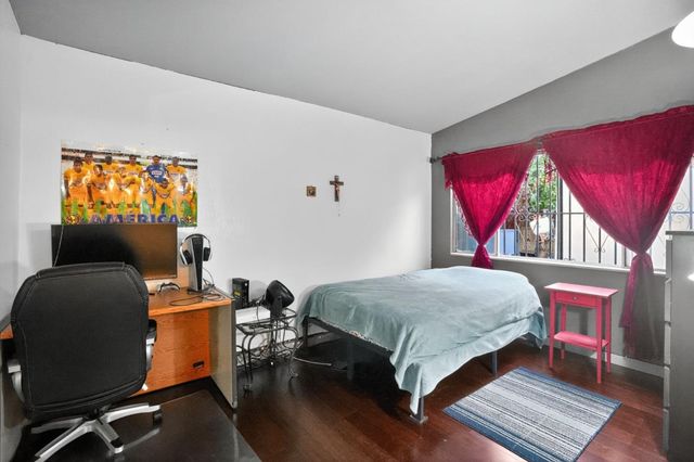 2509 Illinois Street, East Palo Alto, CA 94303