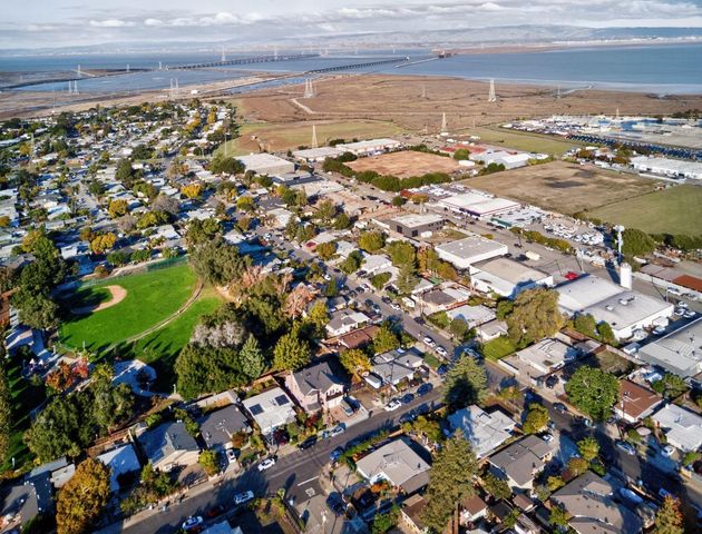 2509 Illinois Street, East Palo Alto, CA 94303