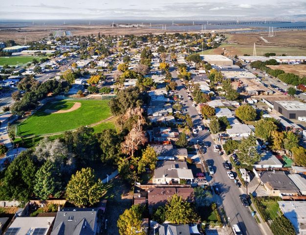 2509 Illinois Street, East Palo Alto, CA 94303