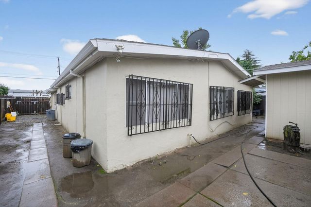 2509 Illinois Street, East Palo Alto, CA 94303