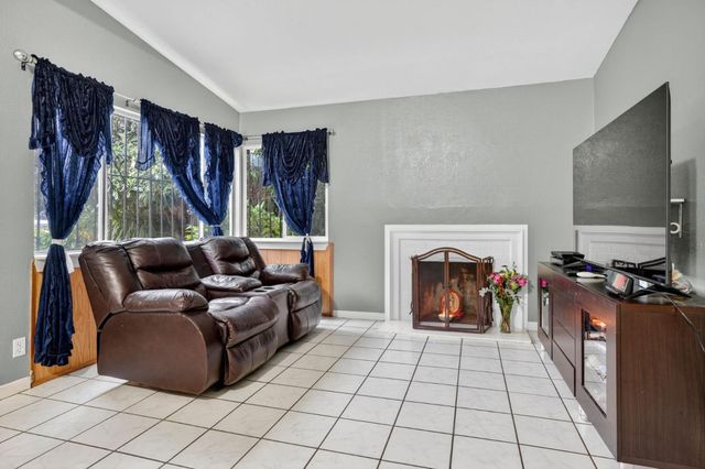 2509 Illinois Street, East Palo Alto, CA 94303