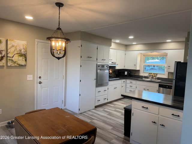 3517 Pickwick Place, Lansing, MI 48917