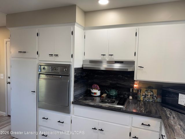 3517 Pickwick Place, Lansing, MI 48917