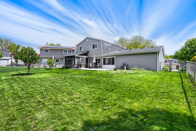 4092 Victoria Drive, Hoffman Estates, IL 60192