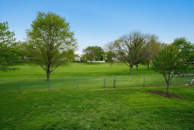4092 Victoria Drive, Hoffman Estates, IL 60192