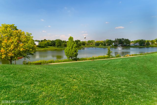 4092 Victoria Drive, Hoffman Estates, IL 60192