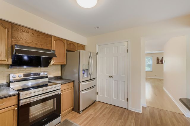 4092 Victoria Drive, Hoffman Estates, IL 60192