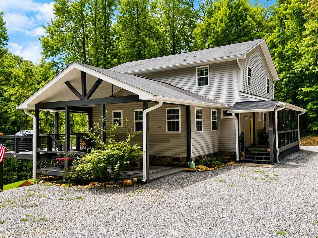 362 Pinecone, Blue Ridge, GA 30513