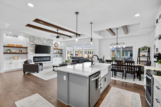 5021 148th Circle, Urbandale, IA 50323