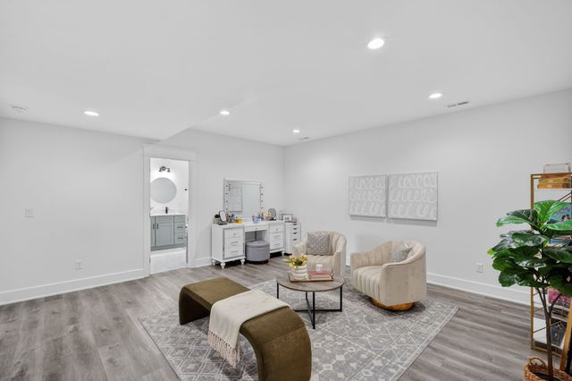 5021 148th Circle, Urbandale, IA 50323