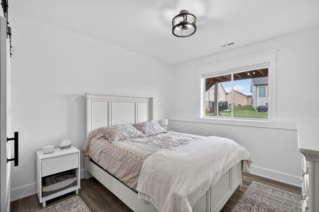 5021 148th Circle, Urbandale, IA 50323