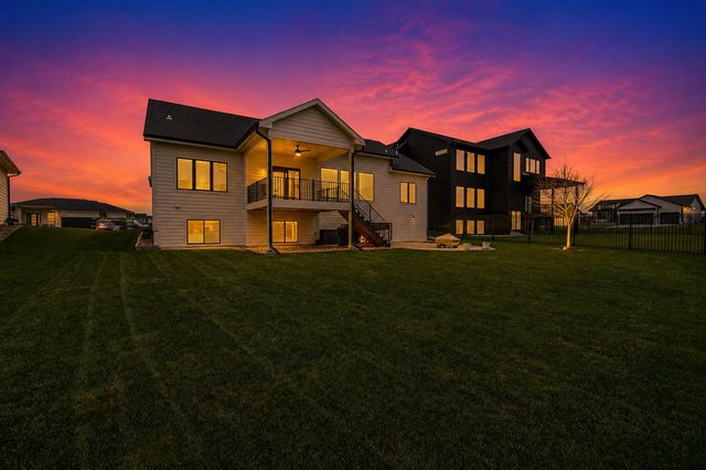 5021 148th Circle, Urbandale, IA 50323