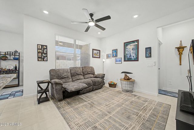 16014 W DESERT HOLLOW Drive, Surprise, AZ 85387