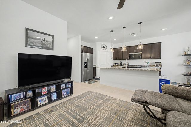 16014 W DESERT HOLLOW Drive, Surprise, AZ 85387