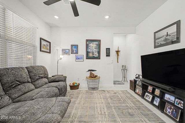 16014 W DESERT HOLLOW Drive, Surprise, AZ 85387