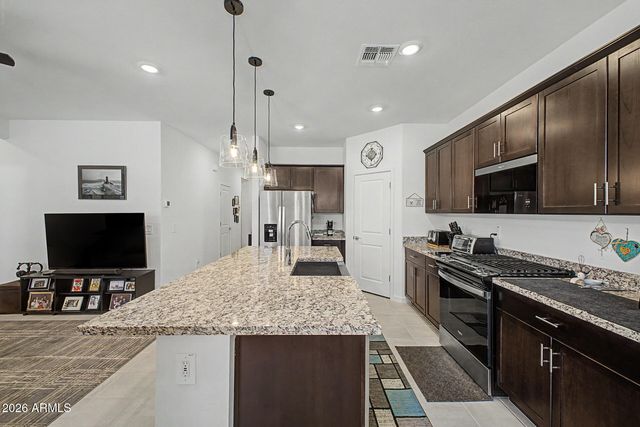 16014 W DESERT HOLLOW Drive, Surprise, AZ 85387