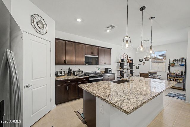 16014 W DESERT HOLLOW Drive, Surprise, AZ 85387