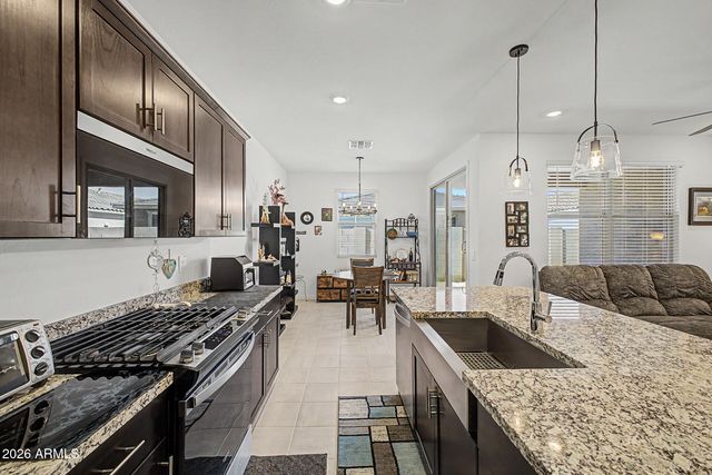 16014 W DESERT HOLLOW Drive, Surprise, AZ 85387