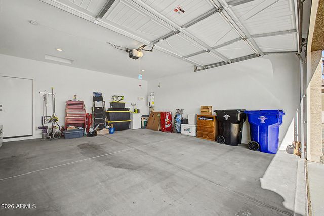 16014 W DESERT HOLLOW Drive, Surprise, AZ 85387