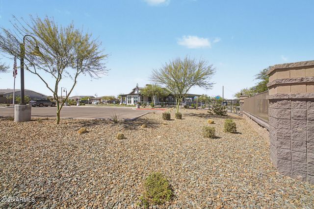 16014 W DESERT HOLLOW Drive, Surprise, AZ 85387