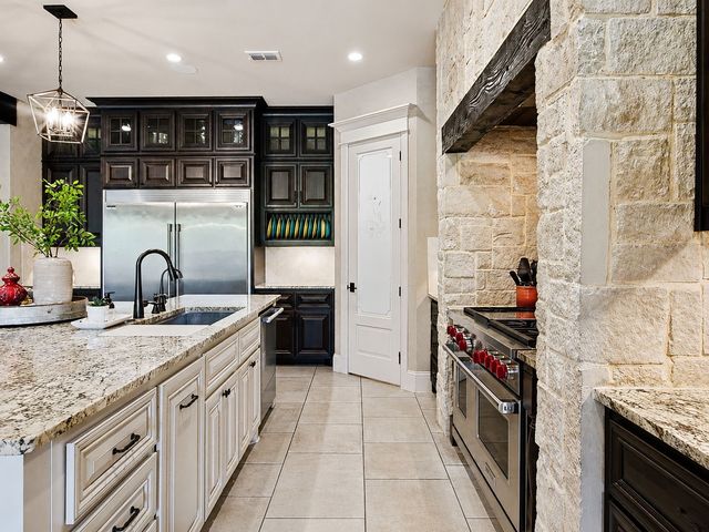 117 Signature Court, Weatherford, TX 76087