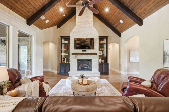 117 Signature Court, Weatherford, TX 76087