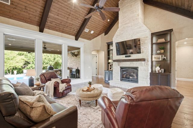 117 Signature Court, Weatherford, TX 76087